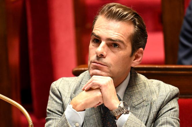 O deputado (Rally Nacional, Bouches-du-Rhône) Emmanuel Taché, na Assembleia Nacional, em Paris, 12 de outubro de 2023.