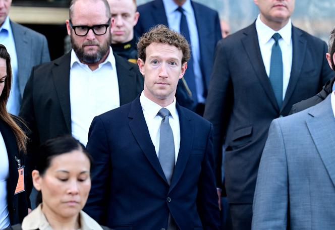 O CEO da Meta, Mark Zuckerberg, deixa o Tribunal Superior de Los Angeles após testemunhar em 18 de fevereiro de 2026.