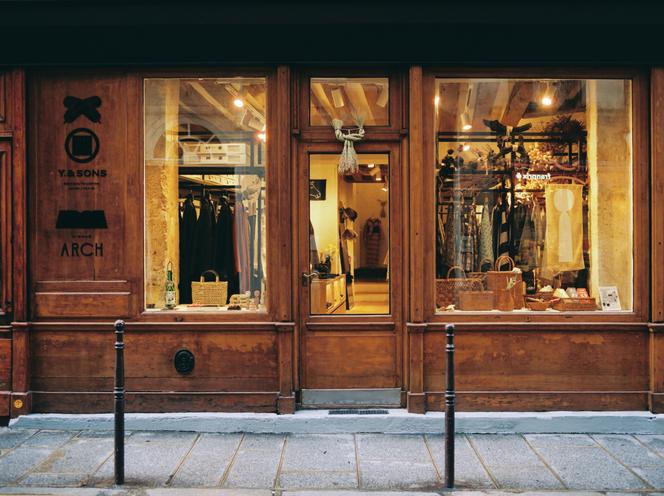 A vitrine da loja em Paris, 18 de fevereiro de 2026.