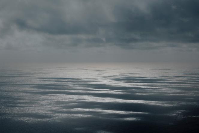 Une vue de l’océan Atlantique entre l’Afrique de l’Ouest et l’archipel espagnol des Canaries, lors d’une mission de survol aérien de l’ONG suisse Humanitarian Pilots Initiative, le 22&nbsp;janvier 2026.