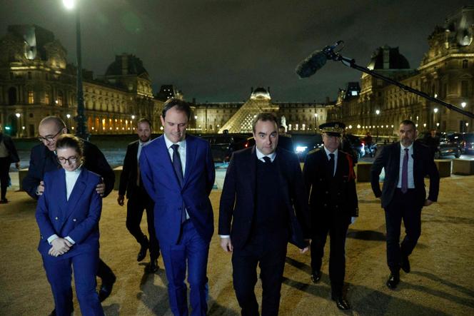 Le premier ministre, Sébastien Lecornu, entouré du ministre de l’intérieur, Laurent Nuñez (à gauche), de la ministre déléguée chargée de l’égalité, Aurore Bergé, et du président du CRIF, Yonathan Arfi, avant le dîner annuel du CRIF, à Paris, le 19 février 2026.