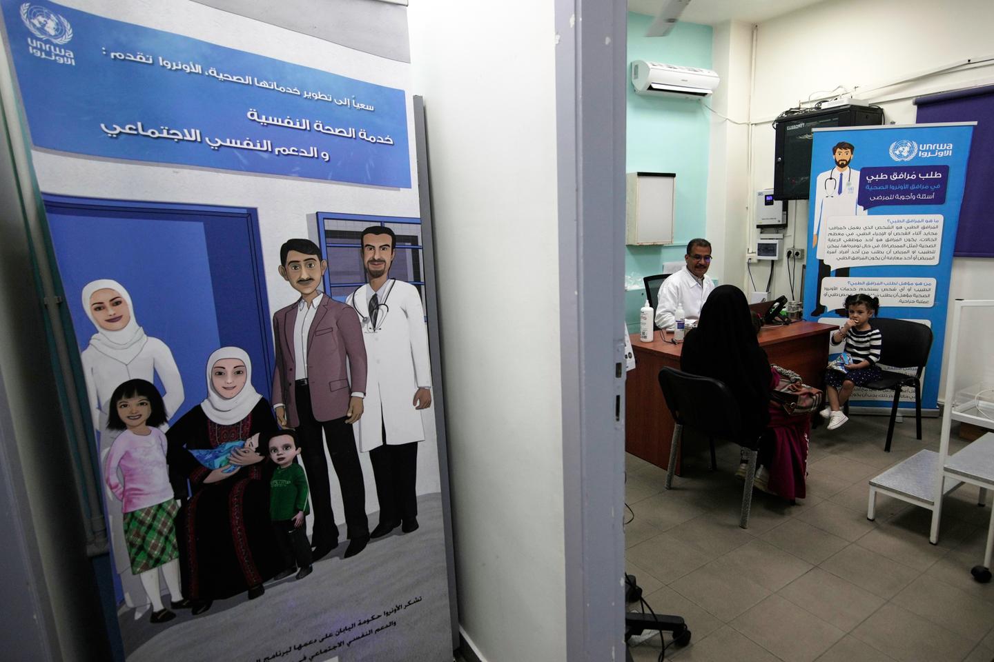 Au Proche-Orient, les problèmes de trésorerie de l’UNRWA l’obligent à réviser à la baisse ses prestations Au Proche-Orient, les problèmes de trésorerie de l’UNRWA l’obligent à réviser à la baisse ses prestations