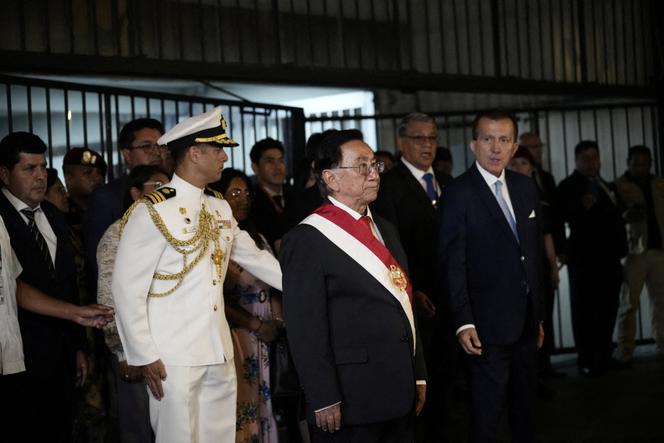 José Maria Balcazar après son élection en tant que nouveau président du Congrès, et donc président par intérim du Pérou, à Lima, le 18&nbsp;février 2026.