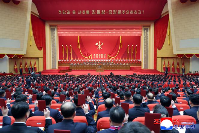 Le neuvième congrès du Parti des travailleurs de Corée, à Pyongyang, le 19&nbsp;février 2026, sur une photo diffusée par l’agence de presse officielle nord-coréenne KCNA.