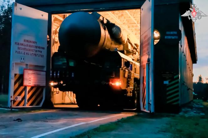 Photo diffusée le 22 juillet 2024 par le service de presse du ministère russe de la défense, d’un lanceur de missiles balistiques intercontinentaux Yars, lors d’un exercice militaire près de Iochkar-Ola, en Russie.