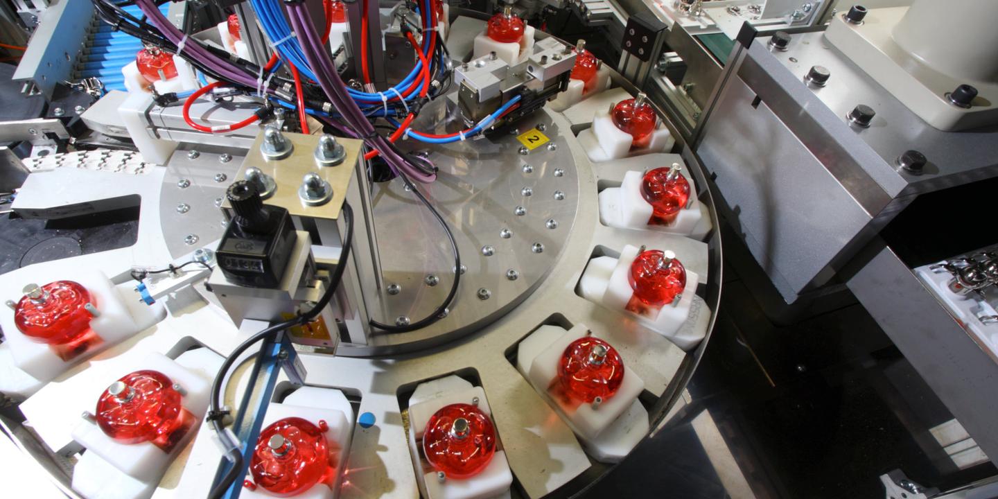 Puig inaugurera sa nouvelle usine de parfums à Chartres mi-2027, renforçant la Cosmetic Valley