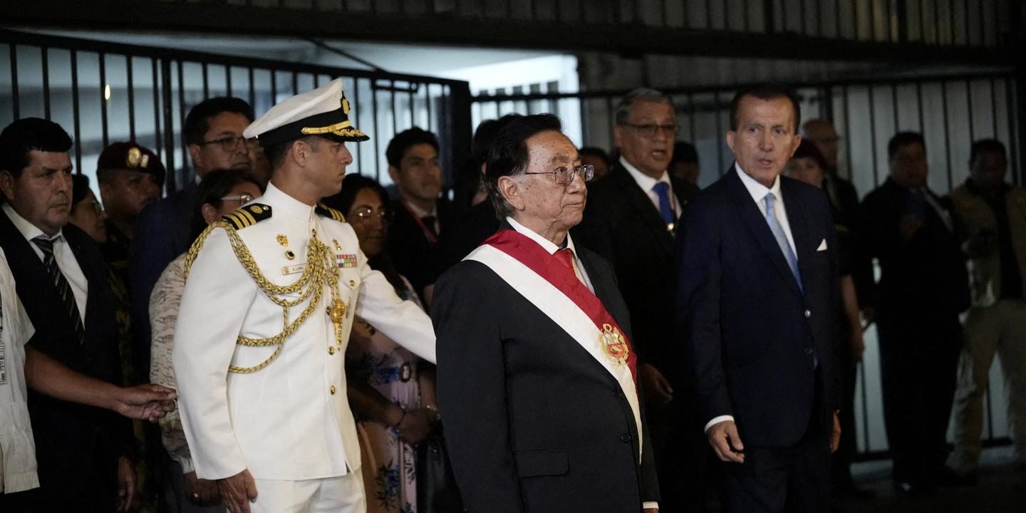 José Maria Balcazar élu président par intérim du Pérou après la destitution de Jeri