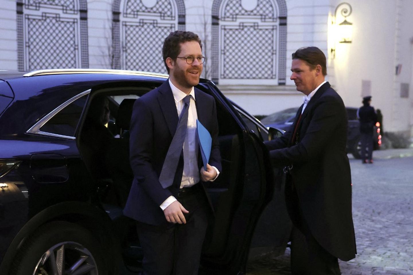 L’emploi dans la fonction publique est soutenu par le recrutement de contractuels