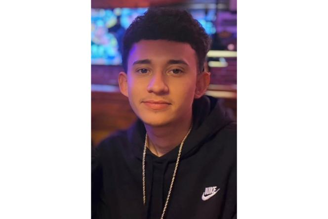 Foto sem data de Ruben Ray Martinez, baleado e morto por um agente federal, fornecida por Rachel Reyes, sua mãe.