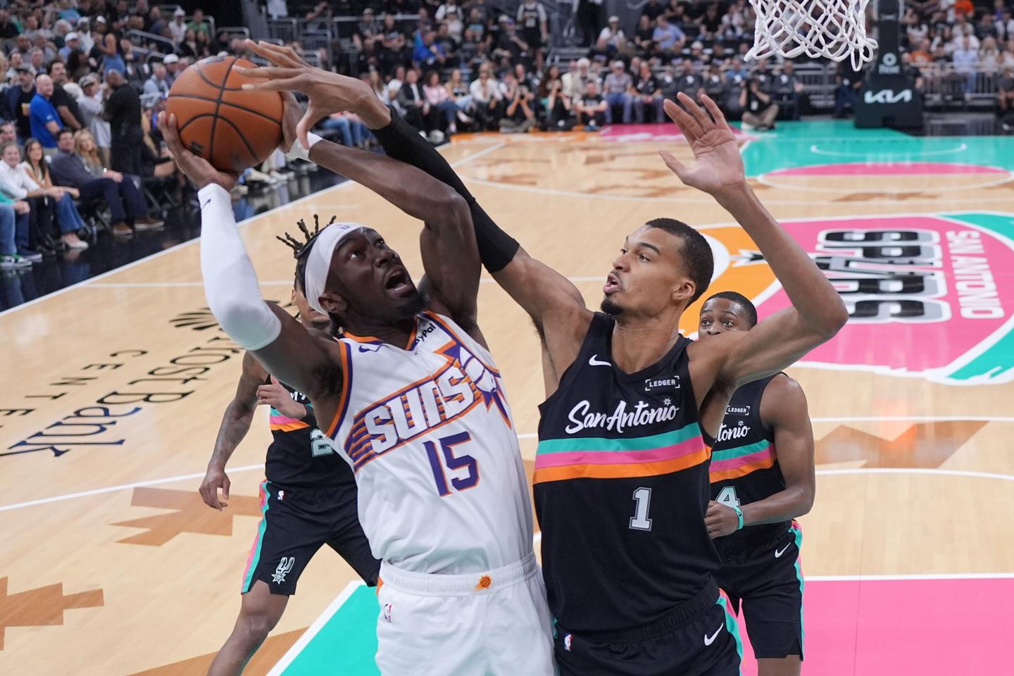 Victor Wembanyama et les Spurs remportent une large victoire face à Phoenix pour la reprise de la NBA