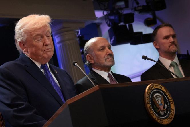 Le président américain, Donald Trump, le secrétaire au commerce, Howard Lutnick, et le représentant au commerce, Jamieson Greer, lors d’une conférence de presse à la Maison Blanche, à Washington, le 20 février 2026.