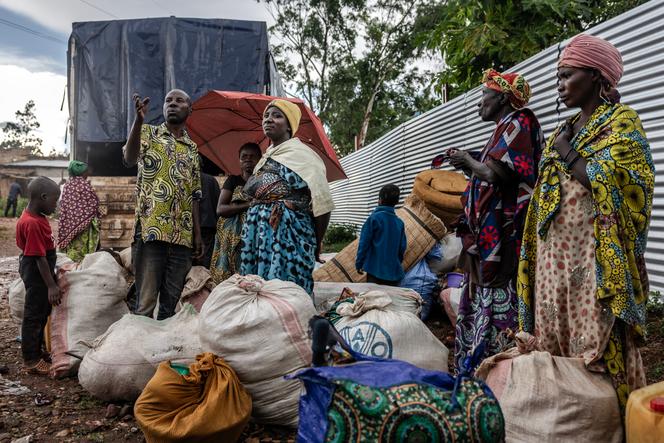 Des familles de réfugiés congolais à leur arrivée au camp de déplacés de Cishemere, au Burundi, le 6&nbsp;mai 2025.