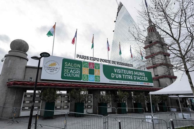 A entrada na Feira Agrícola, no dia 20 de fevereiro de 2026, na véspera da sua inauguração, no centro de exposições Porte de Versailles, em Paris.