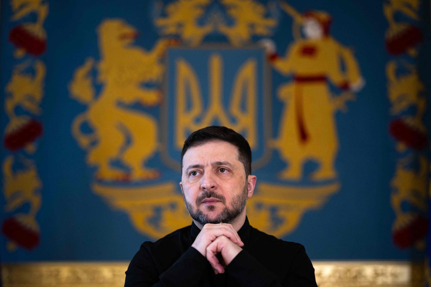 Ukraine : après quatre années de guerre, Volodymyr Zelensky fragilisé mais pas délégitimé