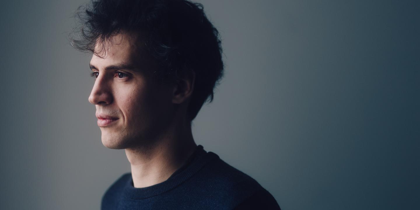 Arthur Mensch critique les alertes américaines sur les risques extrêmes de l'IA