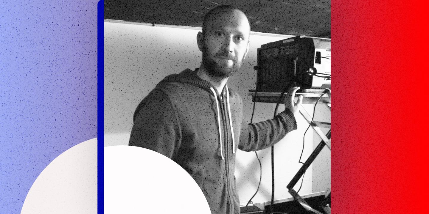 Eric Aubert, projectionniste itinérant, fait vivre le cinéma dans les villages de Centre-Val de Loire