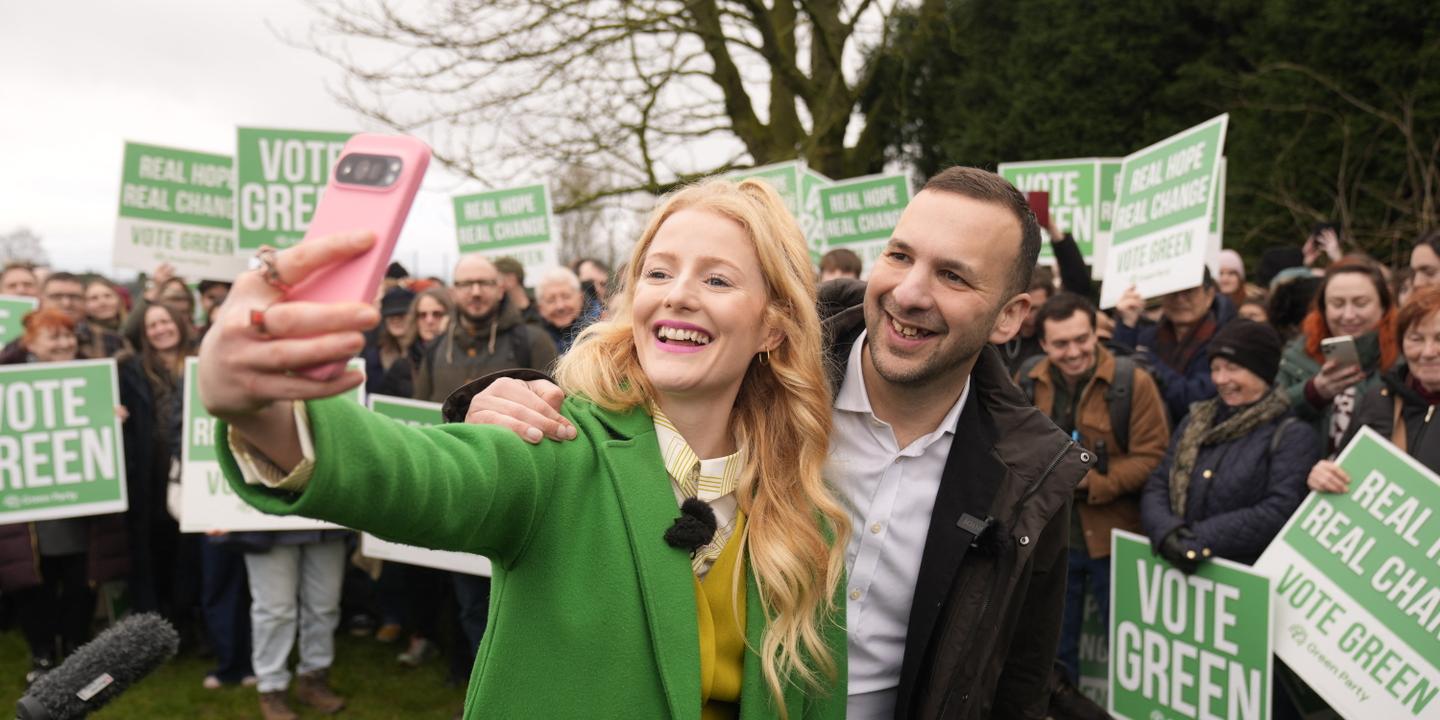 Dans la banlieue de Manchester, les écologistes et la droite radicale se disputent le vote des classes populaires britanniques