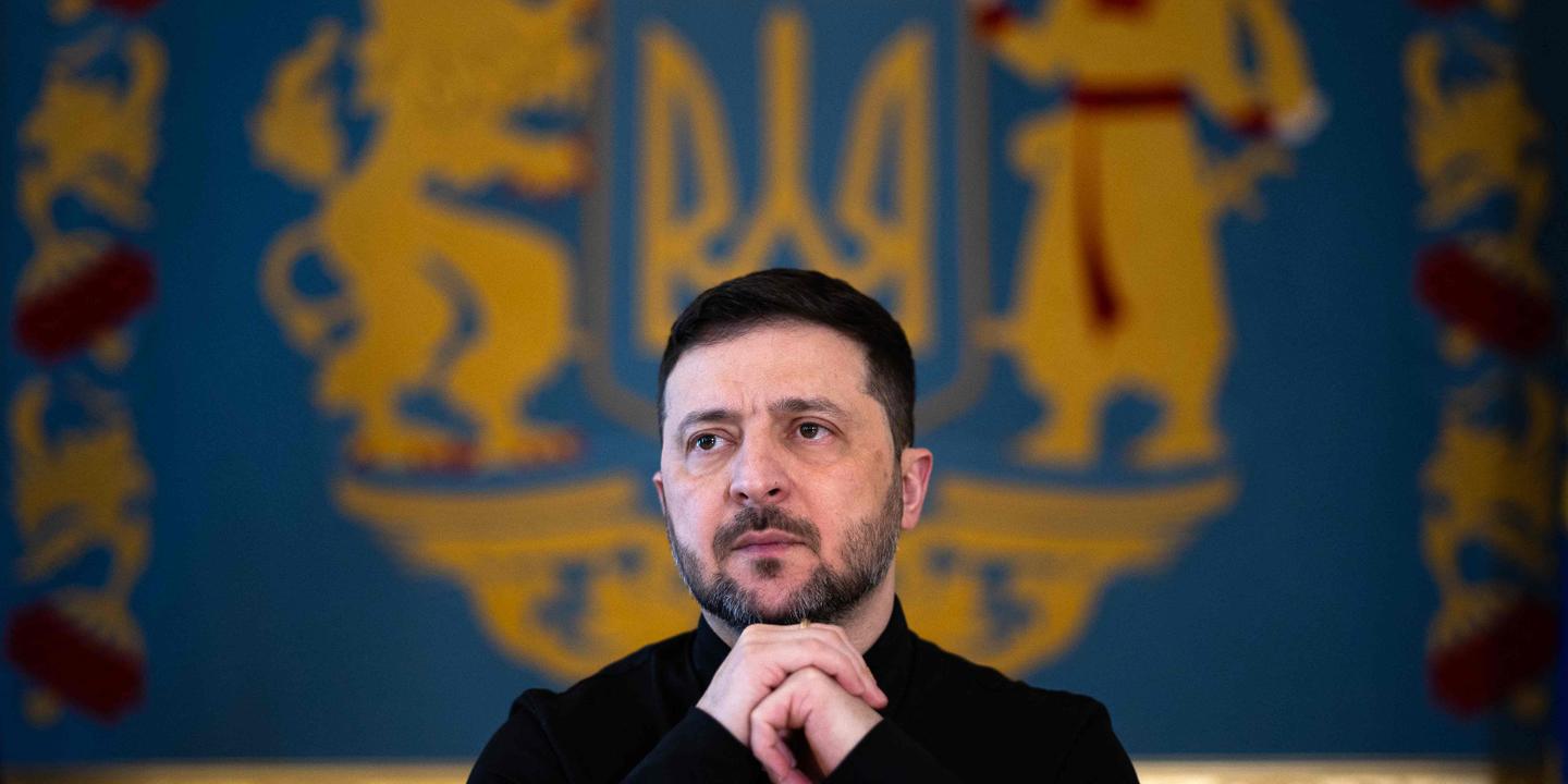 Ukraine : après quatre années de guerre, Volodymyr Zelensky fragilisé mais pas délégitimé