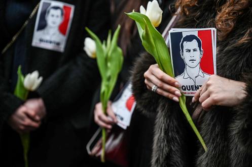 Lors d’une marche en hommage au militant d’extrême droite Quentin Deranque, à Lyon (Rhône), le 21 février 2026. BRUNO AMSELLEM/DIVERGENCE POUR « LE MONDE »