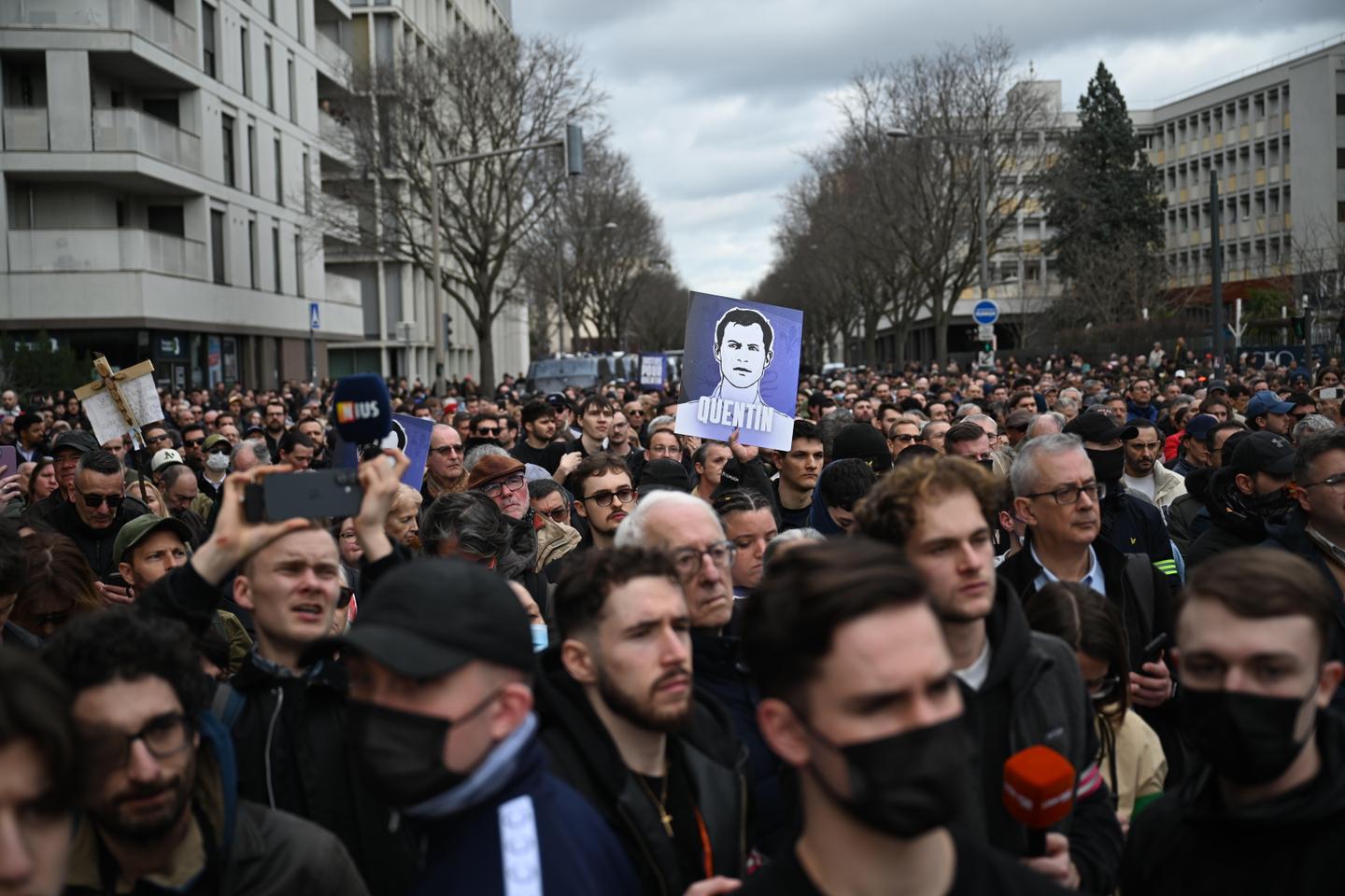 Far-right groups march in Lyon after activist's killing - Le Monde