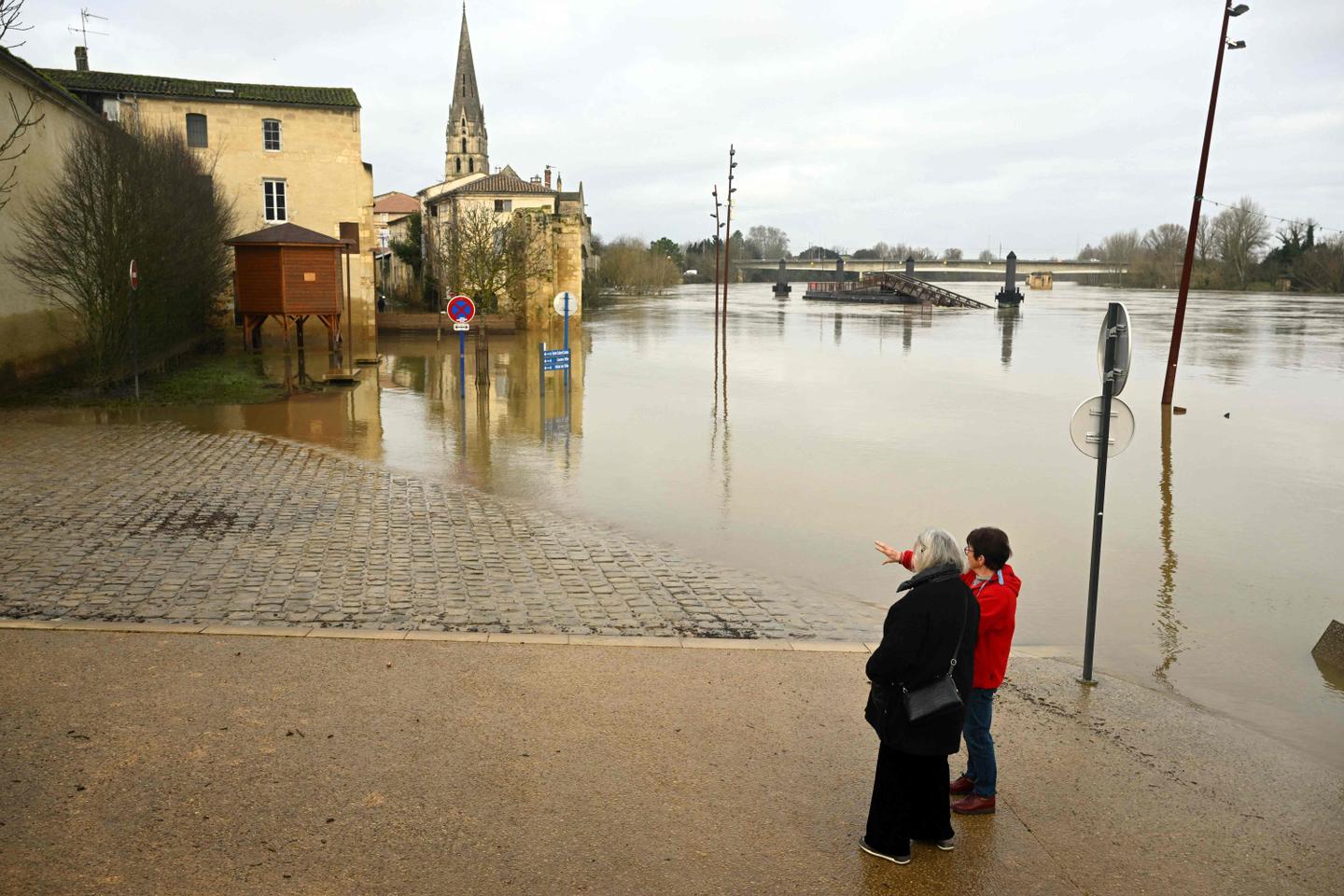 « On voit la petite lumière au loin » : la décrue s’amorce doucement dans l’ouest de la France, certaines vigilances maintenues