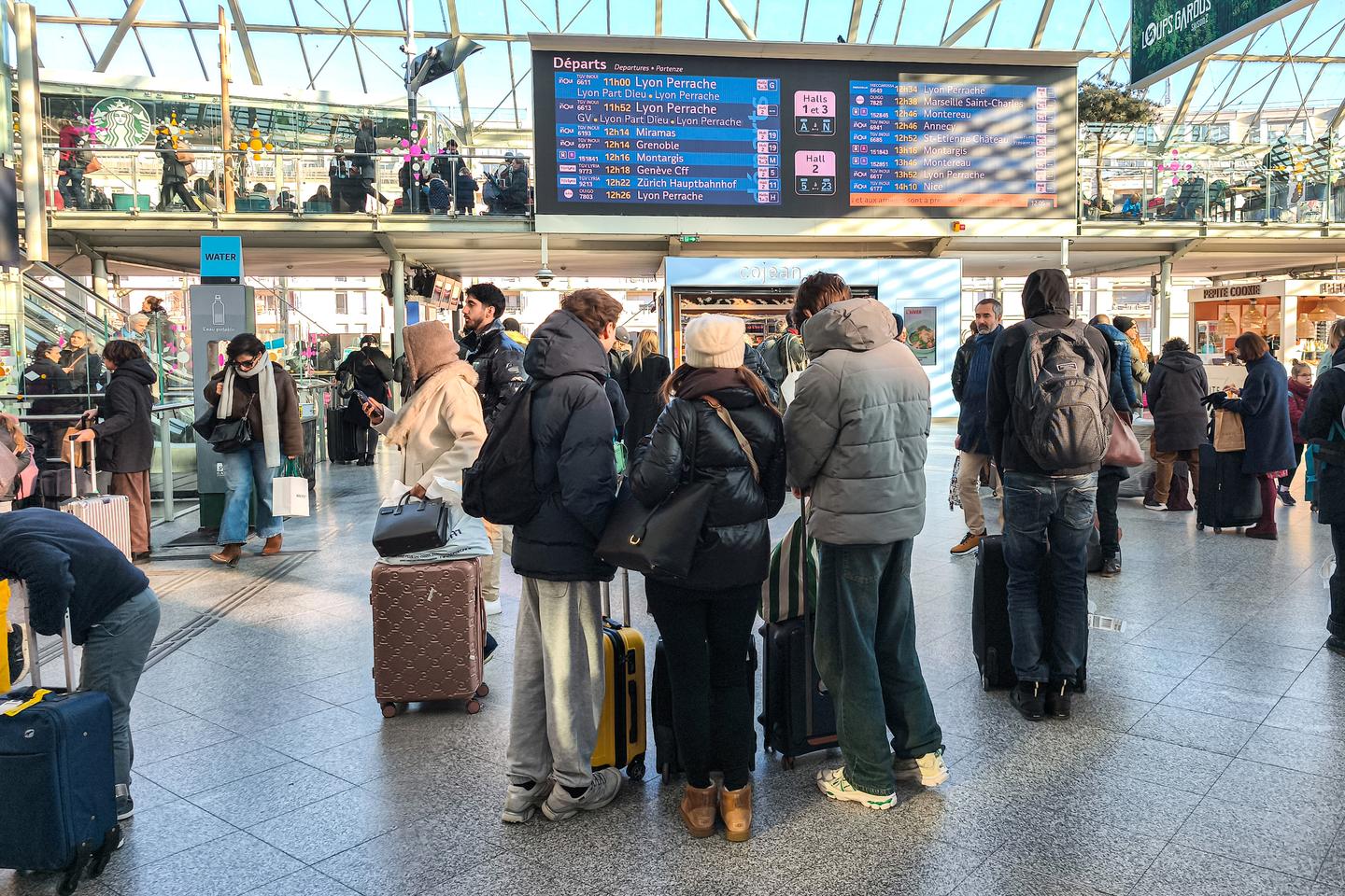 Les plus gros week-end de l’année pour la SNCF à la gare de Lyon : 850 TGV, un départ toutes les 15 minutes vers les Alpes et la « super pointe neige » Les plus gros week-end de l’année pour la SNCF à la gare de Lyon : 850 TGV, un départ toutes les 15 minutes vers les Alpes et la « super pointe neige »