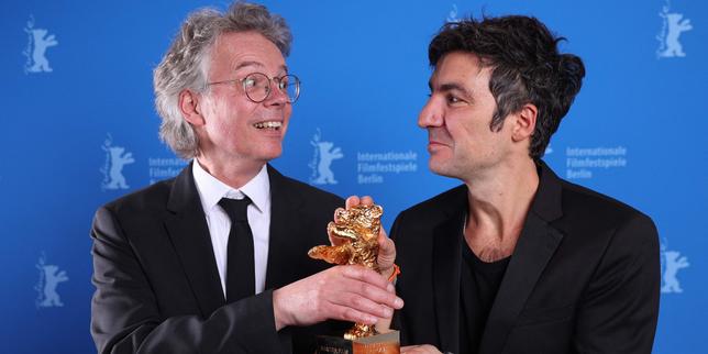 Le producteur Ingo Fliess et le réalisateur Ilker Çatak (Ours d’or du meilleur film pour «&nbsp;Yellow Letters&nbsp;»), à la Berlinale, à Berlin, le&nbsp;21&nbsp;février&nbsp;2026.