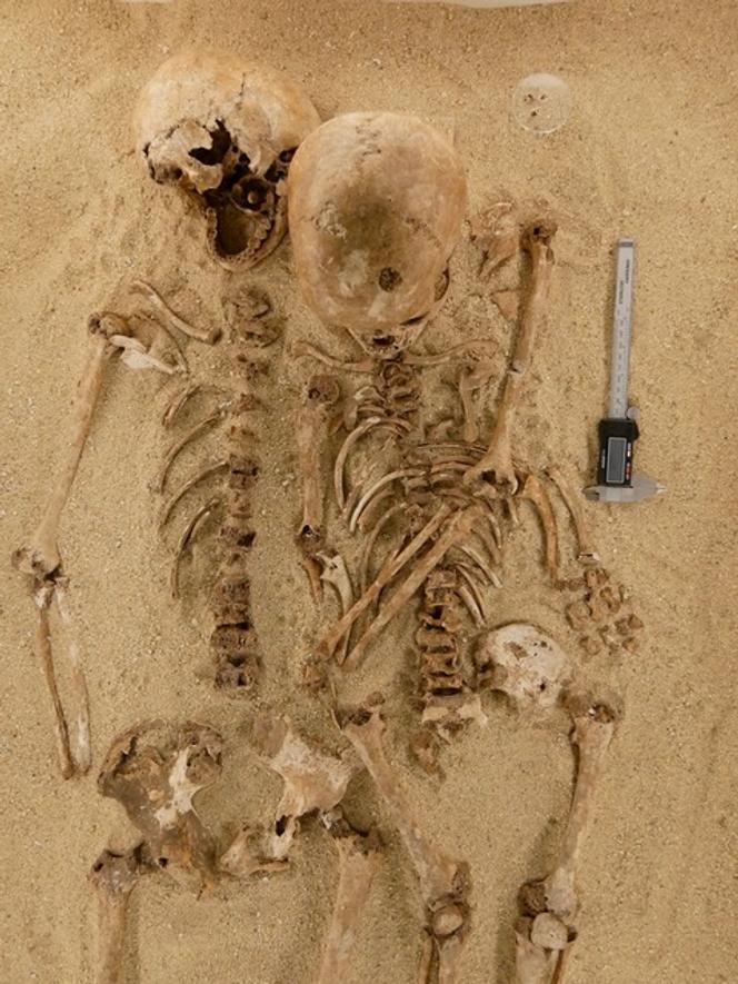 Double sépulture découverte en 1963&nbsp;à la Grotta del Romito, une grotte située dans le sud de l’Italie (Calabre).