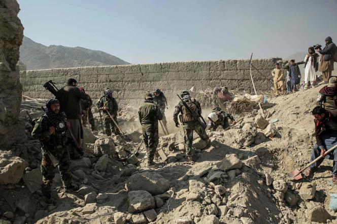 Pakistan bombs Kabul in 'open war' on Afghanistan's Taliban government