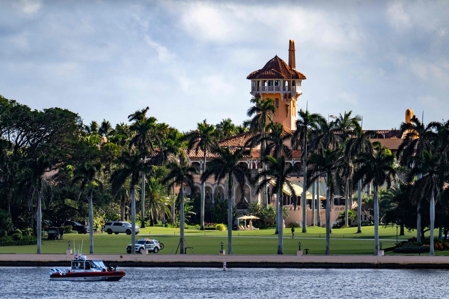 Un homme armé « d’un bidon d’essence et d’un pistolet » abattu par les forces de l’ordre à Mar-a-Lago, la résidence de Donald Trump en Floride