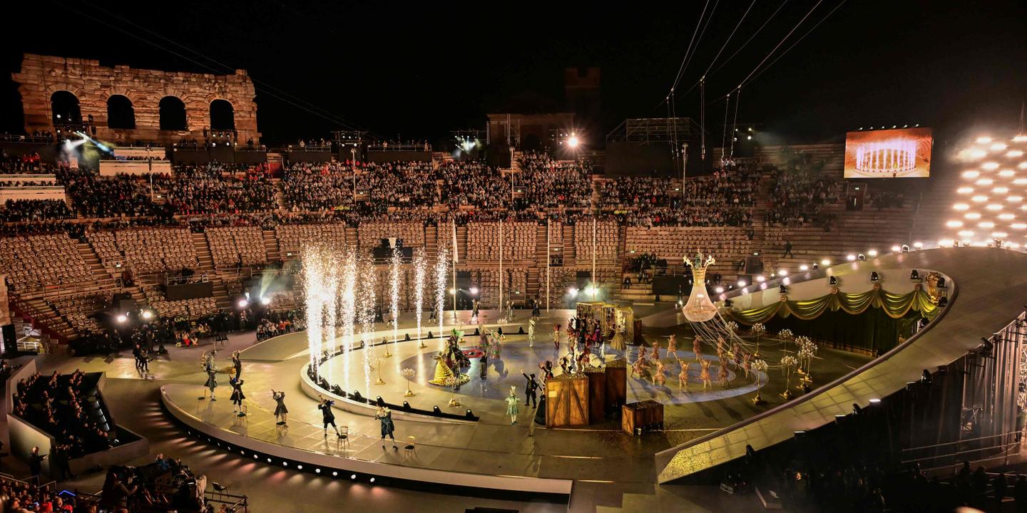 la flamme olympique est arrivée à la cérémonie de clôture des Jeux olympiques la flamme olympique est arrivée à la cérémonie de clôture des Jeux olympiques