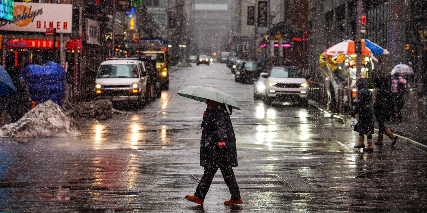 Le maire de New York interdit les déplacements à l’approche d’une violente tempête de neige, attendue comme « la plus grosse de la dernière décennie »