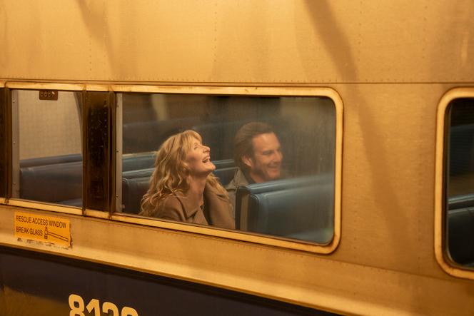Laura Dern e Will Arnett em “Is This Thing on?” »dirigido por Bradley Cooper.