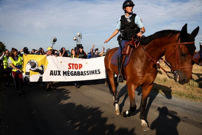 Manifestation contre la construction de mégabassines, à Melle (Deux-Sèvres), le 19&nbsp;juillet 2024.