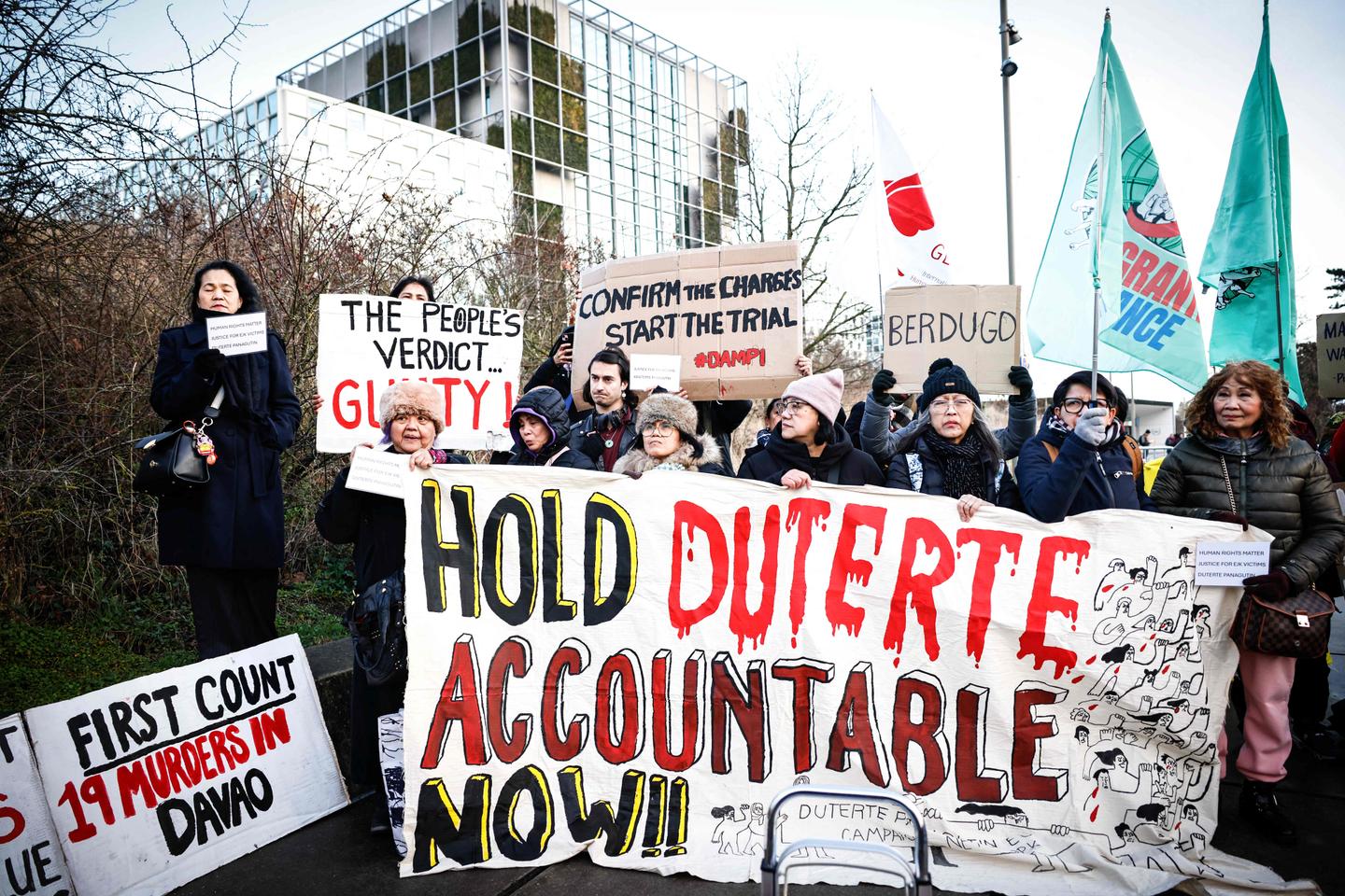Philippines : la sanglante « guerre contre la drogue » de Rodrigo Duterte devant la Cour pénale internationale Philippines : la sanglante « guerre contre la drogue » de Rodrigo Duterte devant la Cour pénale internationale