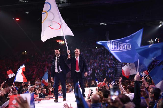 Fabrice Pannekoucke, président de la région Rhône-Alpes, et Renaud Muselier, président de la région Provence-Alpes-Côte d’Azur, lors de la cérémonie officielle de retour de la délégation française des athlètes des JO de Milan-Cortina,&nbsp;à Albertville (Savoie), le 23&nbsp;février 2026.