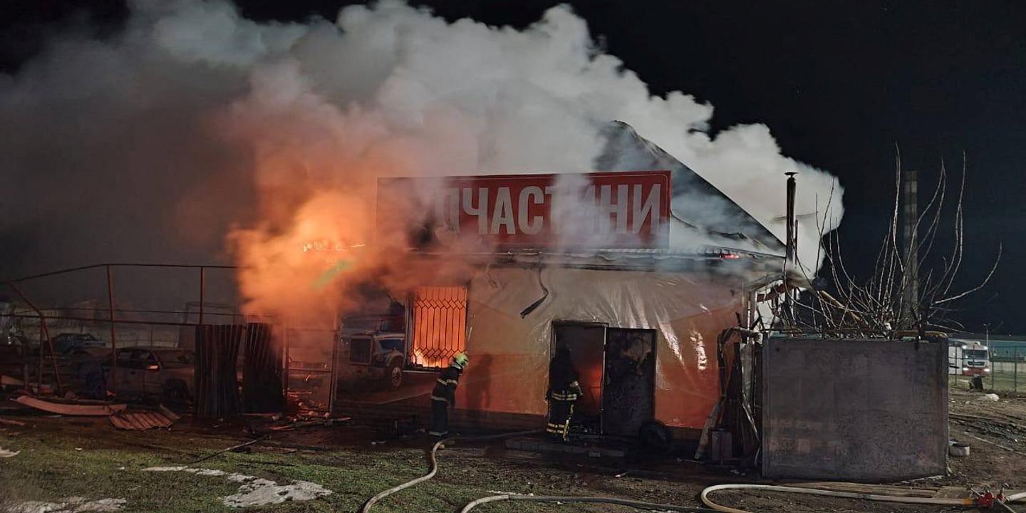 trois morts et « une infrastructure industrielle » touchée à la veille de la date anniversaire du conflit