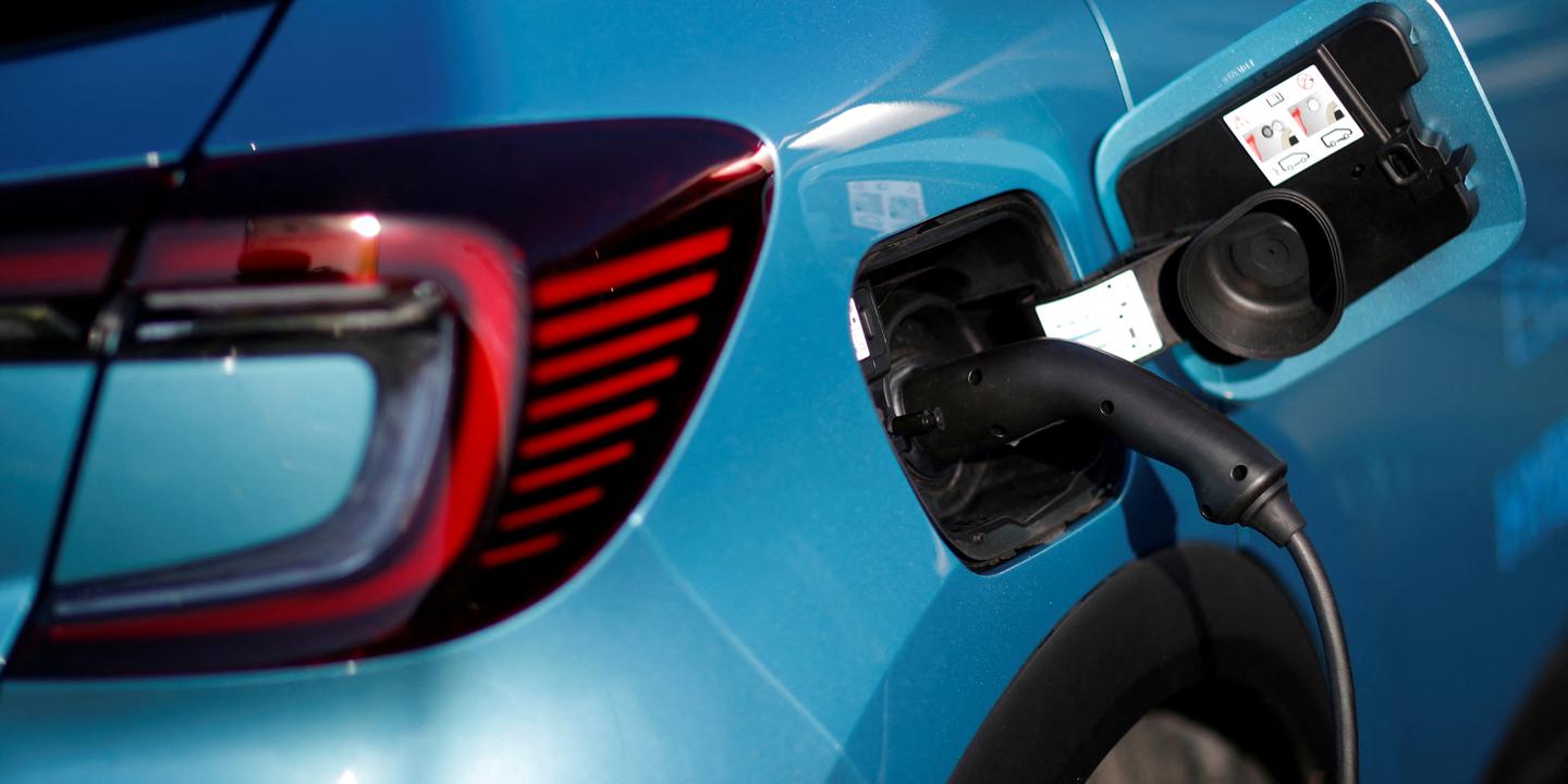 Renault abandonne les ventes de voitures thermiques pures en Europe d'ici 2030