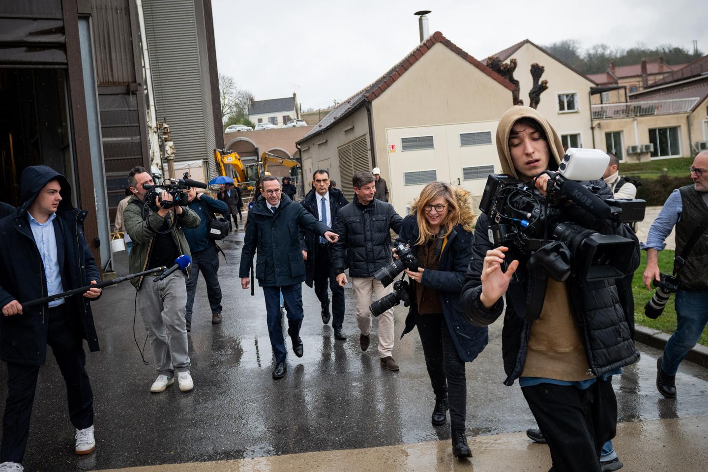 Municipales : à défaut de grandes victoires, LR mise sur son « maillage » pour rester la première force politique au niveau local