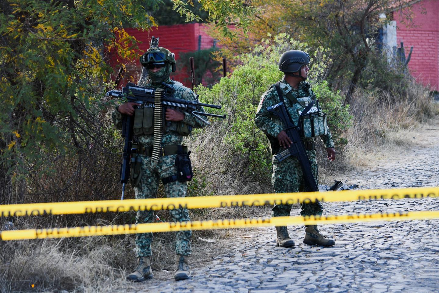 Mexico deploys 10,000 troops to restore order after violence linked to the death of drug lord 'El Mencho'