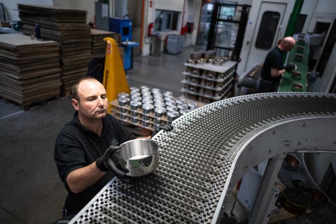 Dans l’usine Cristel, à Fesches-le-Chatel (Doubs), le 23&nbsp;mai 2024.