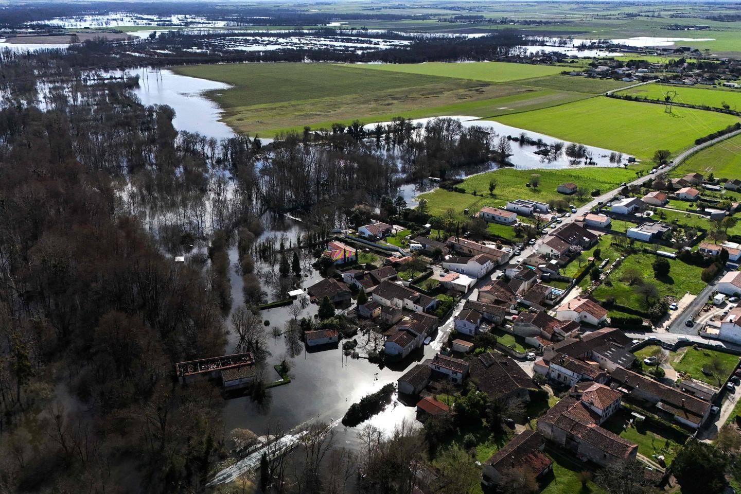 Crues : fin de la vigilance rouge dans le Maine-et-Loire et la Charente-Maritime Crues : fin de la vigilance rouge dans le Maine-et-Loire et la Charente-Maritime