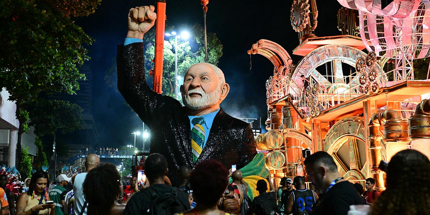 Au carnaval de Rio, l’hommage d’une école de samba à Lula fait enrager l’opposition