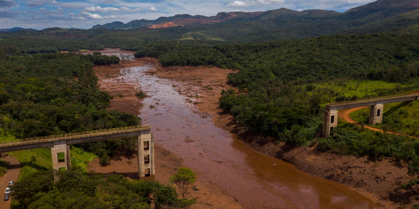 Au Brésil, sept ans après la rupture du barrage de Brumadinho, les familles des victimes réclament toujours justice