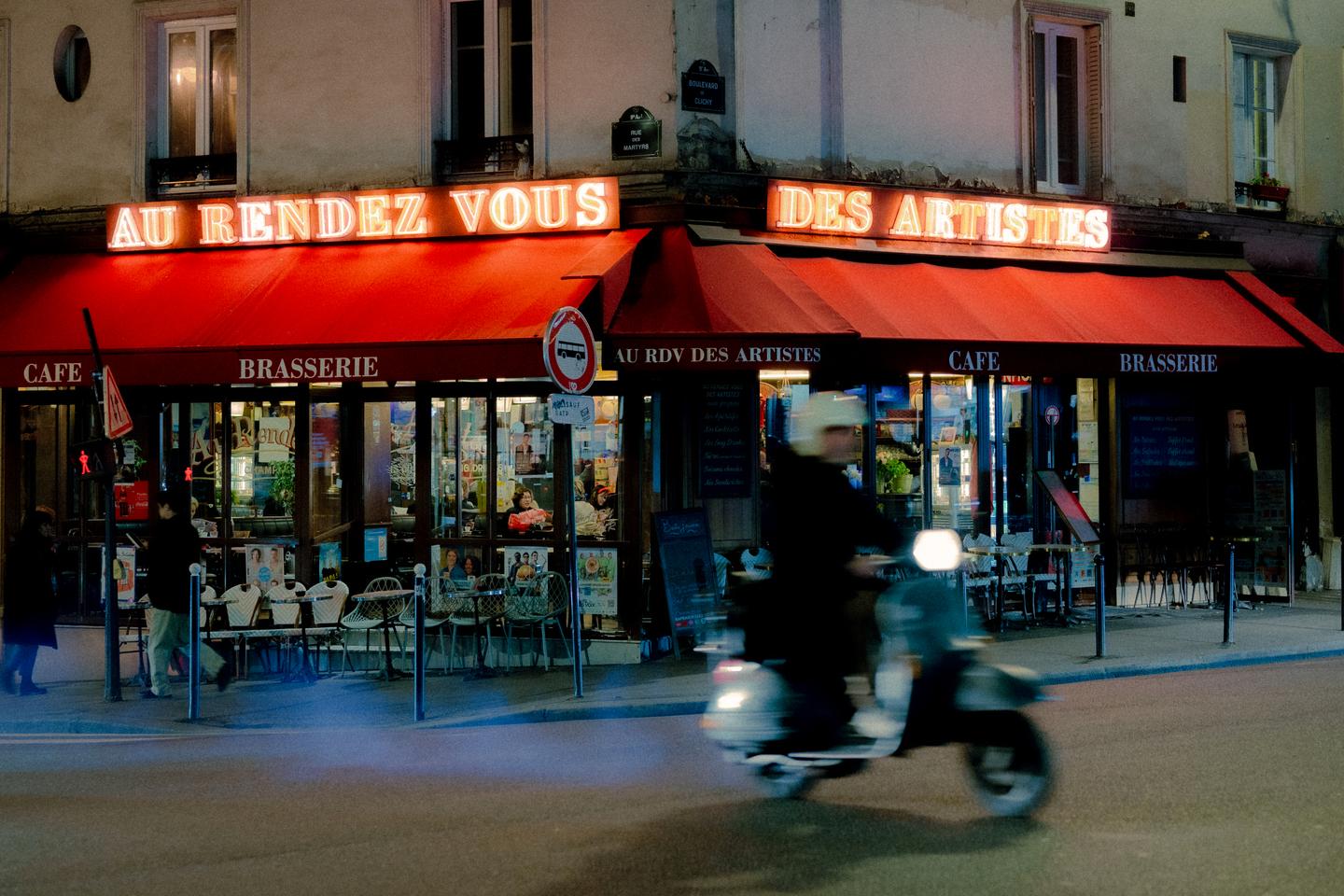 Des PMU dans leur jus à la vogue du bleu de travail : la ruée vers l’authentique, un nouveau « tourisme social »