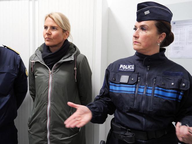 Stéphanie Von Euw, maire Les Républicains de Pontoise, et Angélique Le Solleu, directrice de la police municipale de Pontoise, le 16&nbsp;février&nbsp;2024.