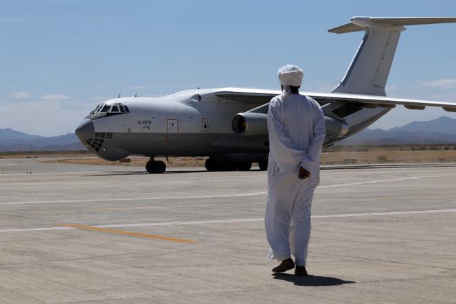 Un Illiouchine Il-76, modèle d’avion acheté plus tard par la compagnie Batot Air, vu ici à l’aéroport de Port-Soudan, le 5 mai 2023.