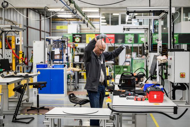 Na unidade europeia de recondicionamento do grupo SEB, em Is-sur-Tille (Côte-d'Or), em 25 de abril de 2025.