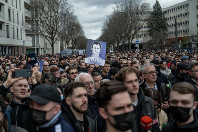 Durante a marcha em homenagem ao ativista de extrema direita Quentin Deranque, em Lyon, 21 de fevereiro de 2026.