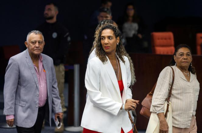 Ministra da Igualdade Racial do Brasil e irmã da vereadora assassinada Marielle Franco, Anielle Franco com os pais, durante o julgamento dos acusados ​​de ordenar o assassinato de Marielle Franco em 2018, no Supremo Tribunal Federal de Brasília, em 25 de fevereiro de 2026. 